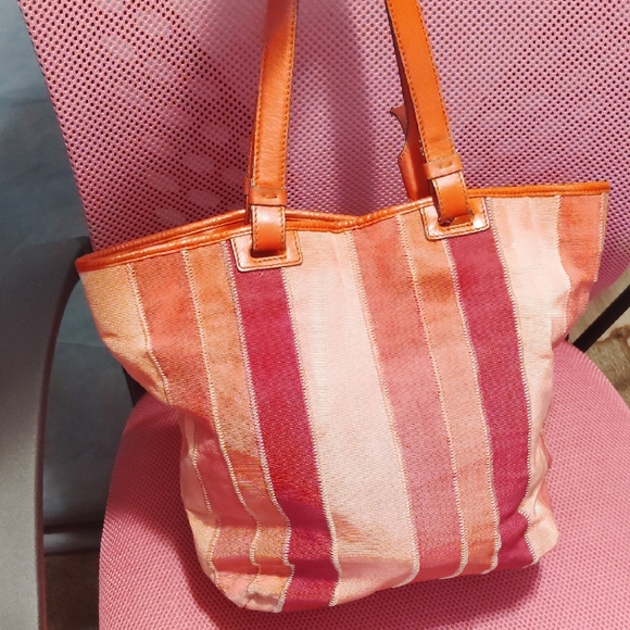 Salvatore Ferragamo Shoulder Bag - Picture 4 of 8